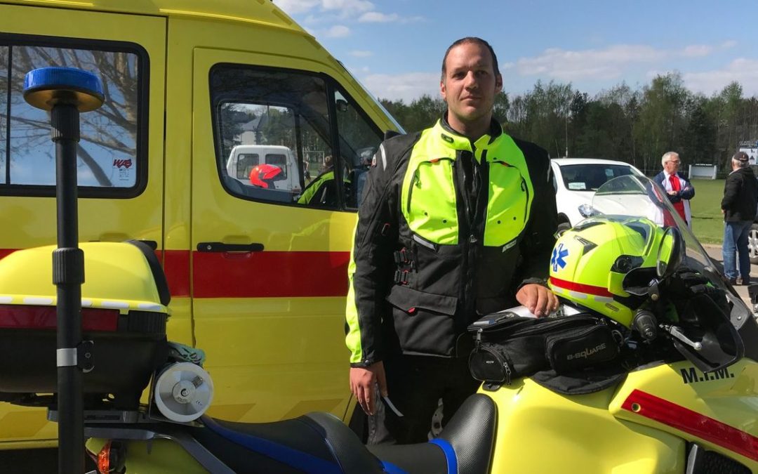 Une moto médicalisée pour intervenir en première ligne sur les courses cyclistes.